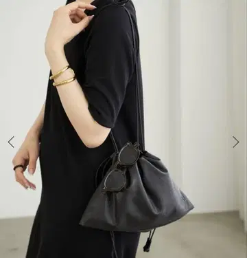 les Tendre leather clutch 백 플라주 블랙
