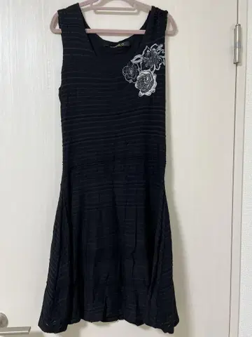 Desigual 슬리브리스 원피스 블랙