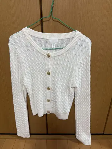 화이트 케이블 짜임 가디건