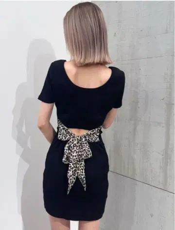 새상품급 GYDA 블랙 미니 원피스 반팔 컷 아웃 당일 발송