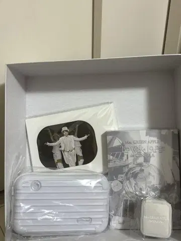 미세스 그린애플 The White lounge