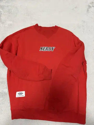 NERDY 로고 레드 맨투맨