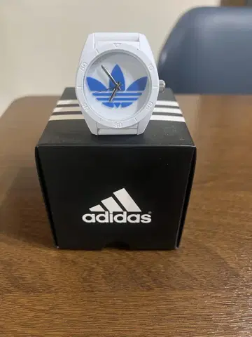 adidas 손목시계