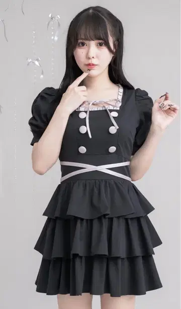 피움 크로스 벨트 반팔 티어드 미니 원피스