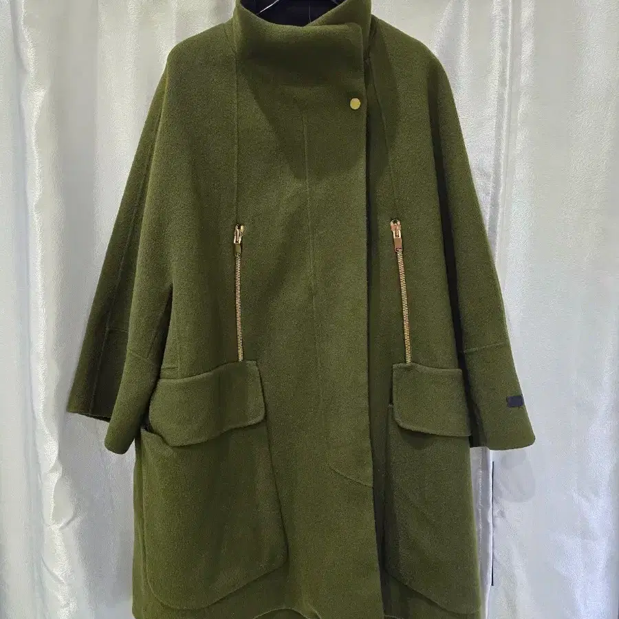 시스템 카키색 모직 하프 코트