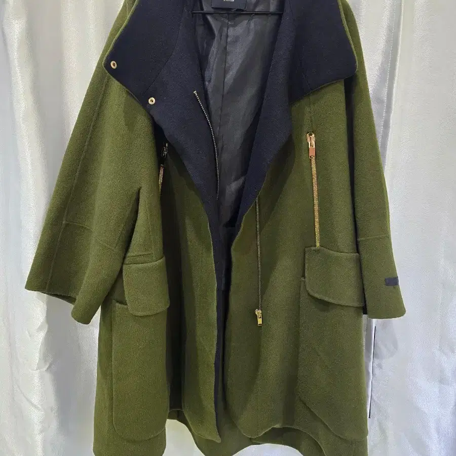 시스템 카키색 모직 하프 코트