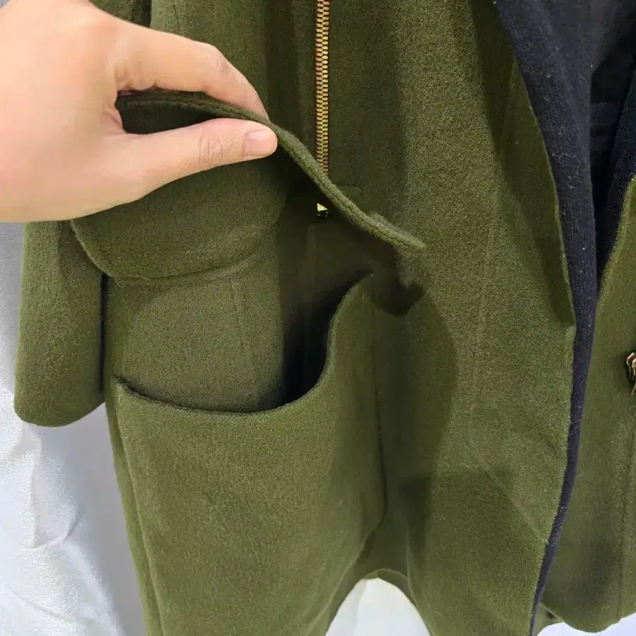 시스템 카키색 모직 하프 코트