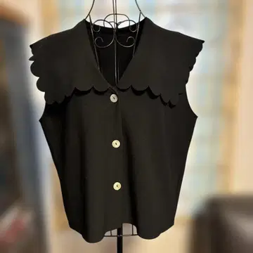 neige 스캘럽 칼라 베스트 블랙