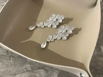 STELLA BRIDAL 꽃 모티브 귀찌