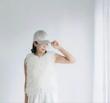 pois 포와 베이지 새틴 캡