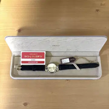 세이코 레이디 쿼츠 손목시계