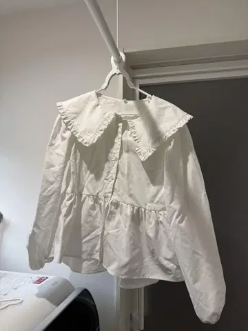 프릴 카라 부착 블라우스