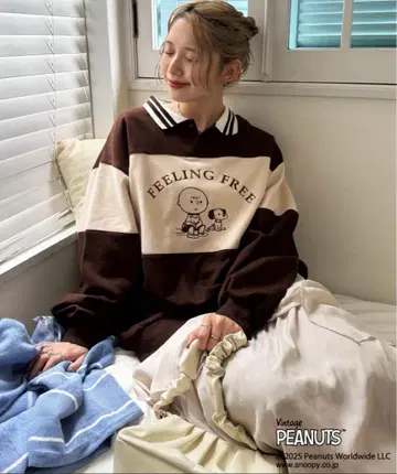 PEANUTS 콜라보 배색 절개 풀오버