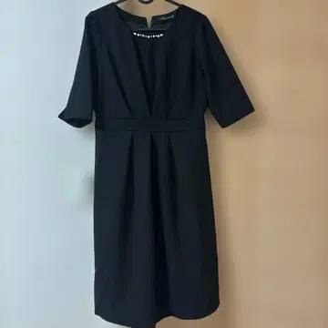 비쥬 장식 블랙 원피스 수트
