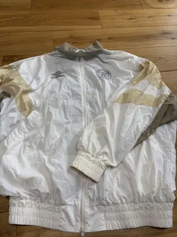 UMBRO MOUSSY 콜라보 화이트 집업 자켓