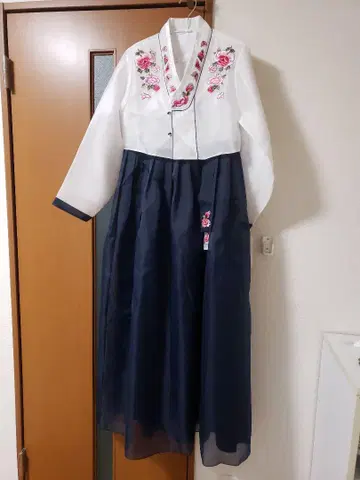 [ 중고 ] 자수 장식 화이트 네이비 한복 롱 드레스