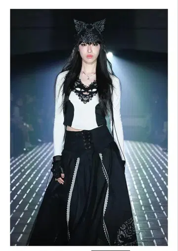 Yueqi Qi Feline Jersey (White) 리트머스