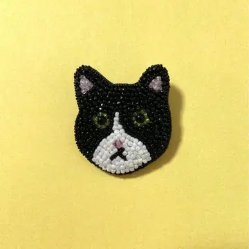 고양이 비즈 자수 브로치