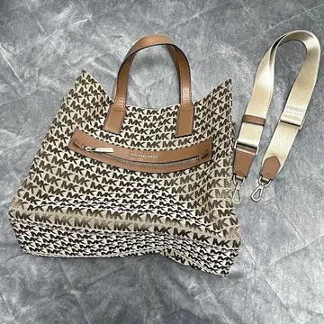 MICHEAL KORS 스퀘어 토트백