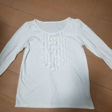프릴 리본 포함 화이트 긴팔 상의