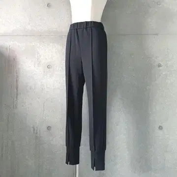새상품급 파시오네 PASSIONE 센터 심 슬릿 조거 팬츠 블랙 36