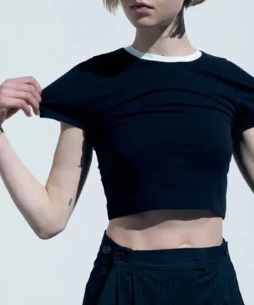 Hanes for BIOTOP 크롭 티셔츠 블랙