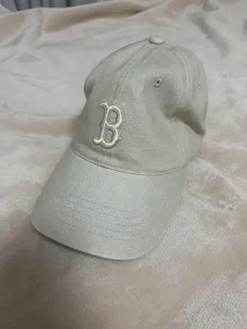 새상품급 MLB KOREA B 로고 캡 베이지