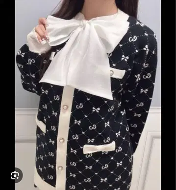 미사용 새상품 evelyn 모노그램 미들 가디건 블랙