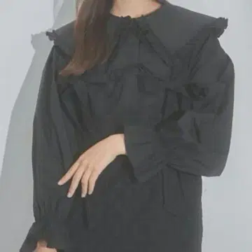 merryjenny 리본 프릴 칼라 블라우스
