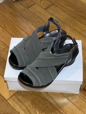 아치 피터 샌들