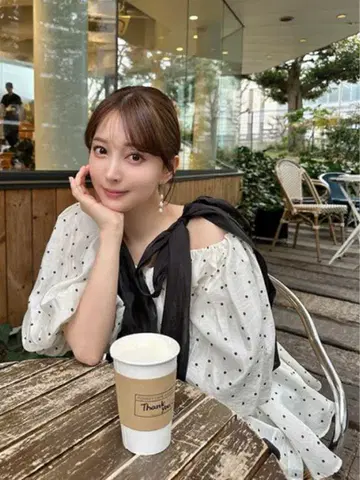 스나이델 SNIDEL 도트 무늬 오프숄더 블라우스