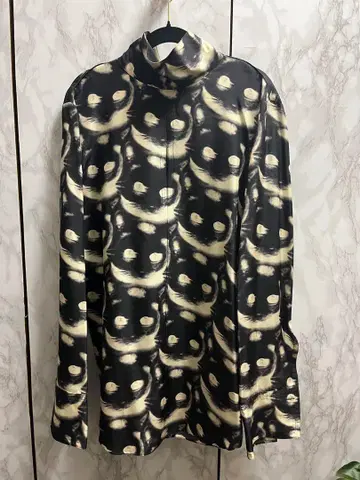 니나리치 고양이 패턴 하이넥 실크 블라우스