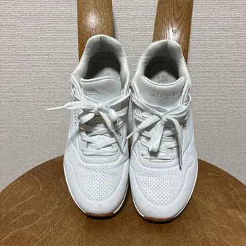 SKECHERS 화이트 스니커즈 에어 쿠션 포함