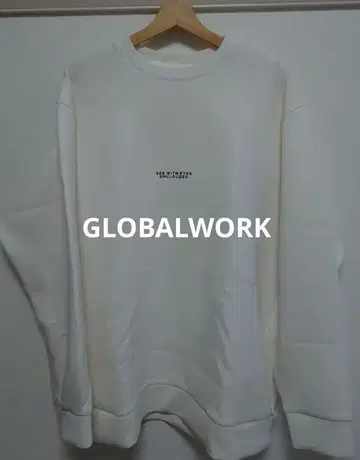 GLOBALWORK 라이트 쿠션 로고 맨투맨