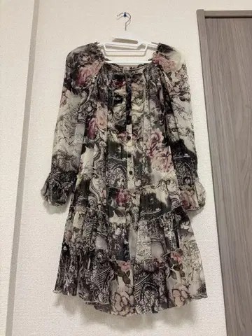 레스트로즈 꽃무늬 칠부 소매 미니 원피스