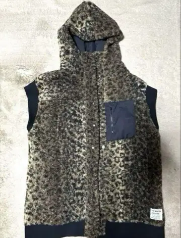 레오파드 무늬 후드 부착 보아 베스트 아우터