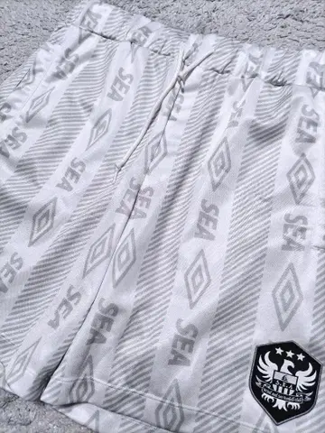 새상품급 엄브로 x 윈드앤씨 하프 팬츠 화이트