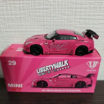 LIBERTY WALK Nissan GT-R R35 Candy Pink