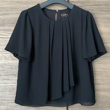 리플렉트 턱 쉬폰 블라우스 드레이프감 소재