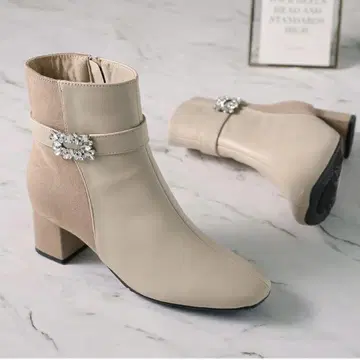 VIVIAN 비비안 숏부츠 23.0~23.5cm 힐 5.5