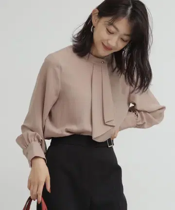 보타이풍 롱 슬리브 블라우스 모카 그레이