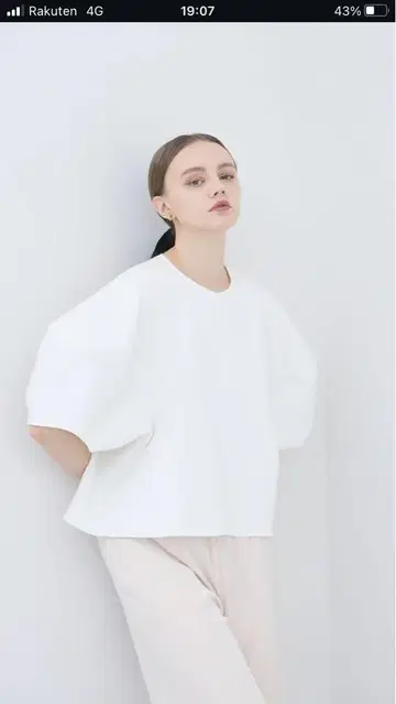 Liten 스컬프쳐 폼 풀오버, 화이트 2025 AW 상품입니다.
