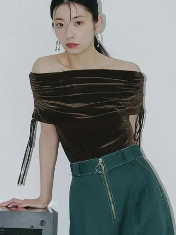 택 포함 새상품 LAGUNAMOON 라이트 벨로아 오프숄더 상의 브라운