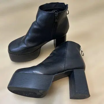 attagirl 통굽 레이스업 부츠 블랙 지퍼 있음 1회 착용