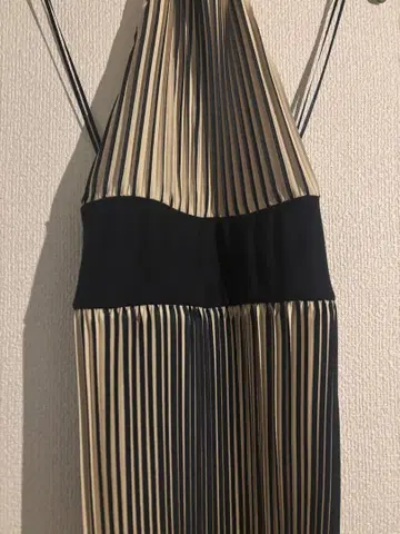 ZARA 플리츠 오픈백 원피스 드레스 네이비 베이지