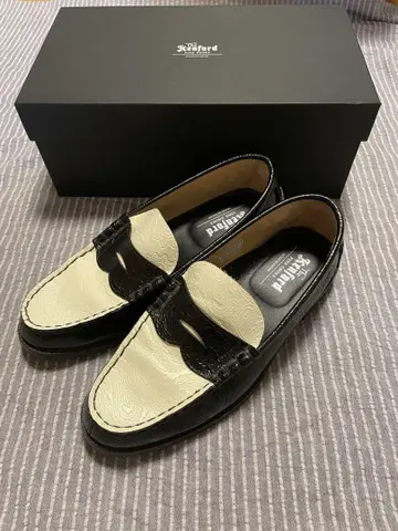The Kenford 투톤 컬러 페이즐리 로퍼