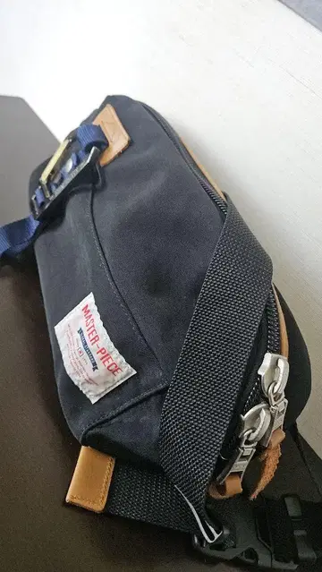 마스터피스 마스터피스 바디 백 블랙