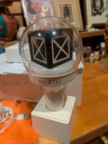 NIZIU 응원봉 블랙 화이트 디자인