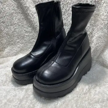 컨디션 최상 블랙 가죽 통굽 부츠 지퍼 포함 23.5cm