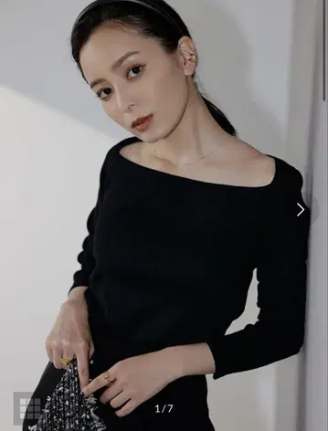 아뉴앙스 캐시미어 혼방 데콜테 니트탑 프리 사이즈 블랙